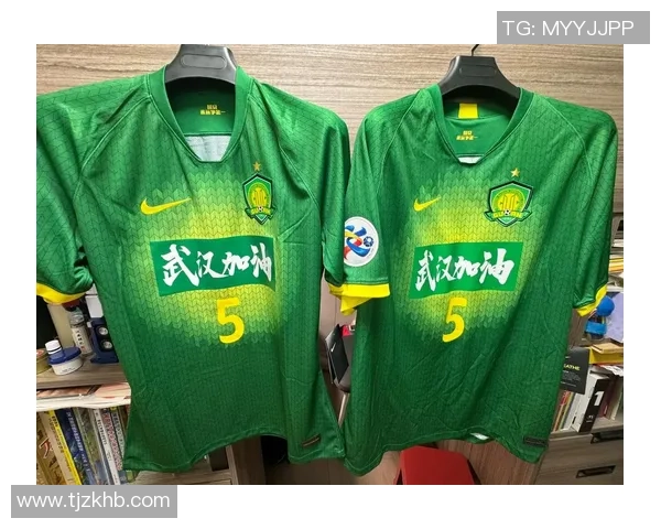 足球明星换球衣的背后故事与球迷的热情互动分析 足球明星换球衣的背后故事与球迷的热情互动分析