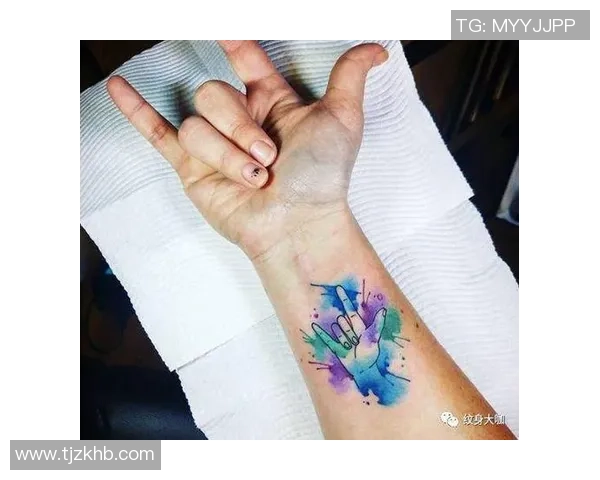 足球明星脖子纹身图案解析与设计灵感分享让你领略个性魅力 足球明星脖子纹身图案解析与设计灵感分享让你领略个性魅力